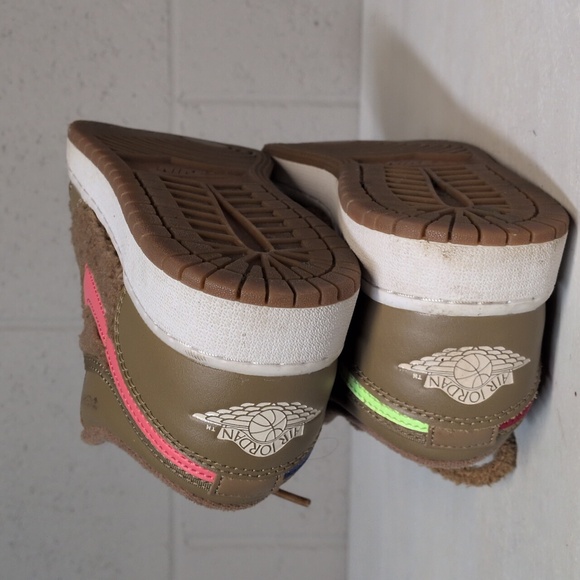 Nike Air Jordan 1 Low Teddy Bear Sneakers Size 6.5Y Women’s 8 EUC - Picture 16 of 16